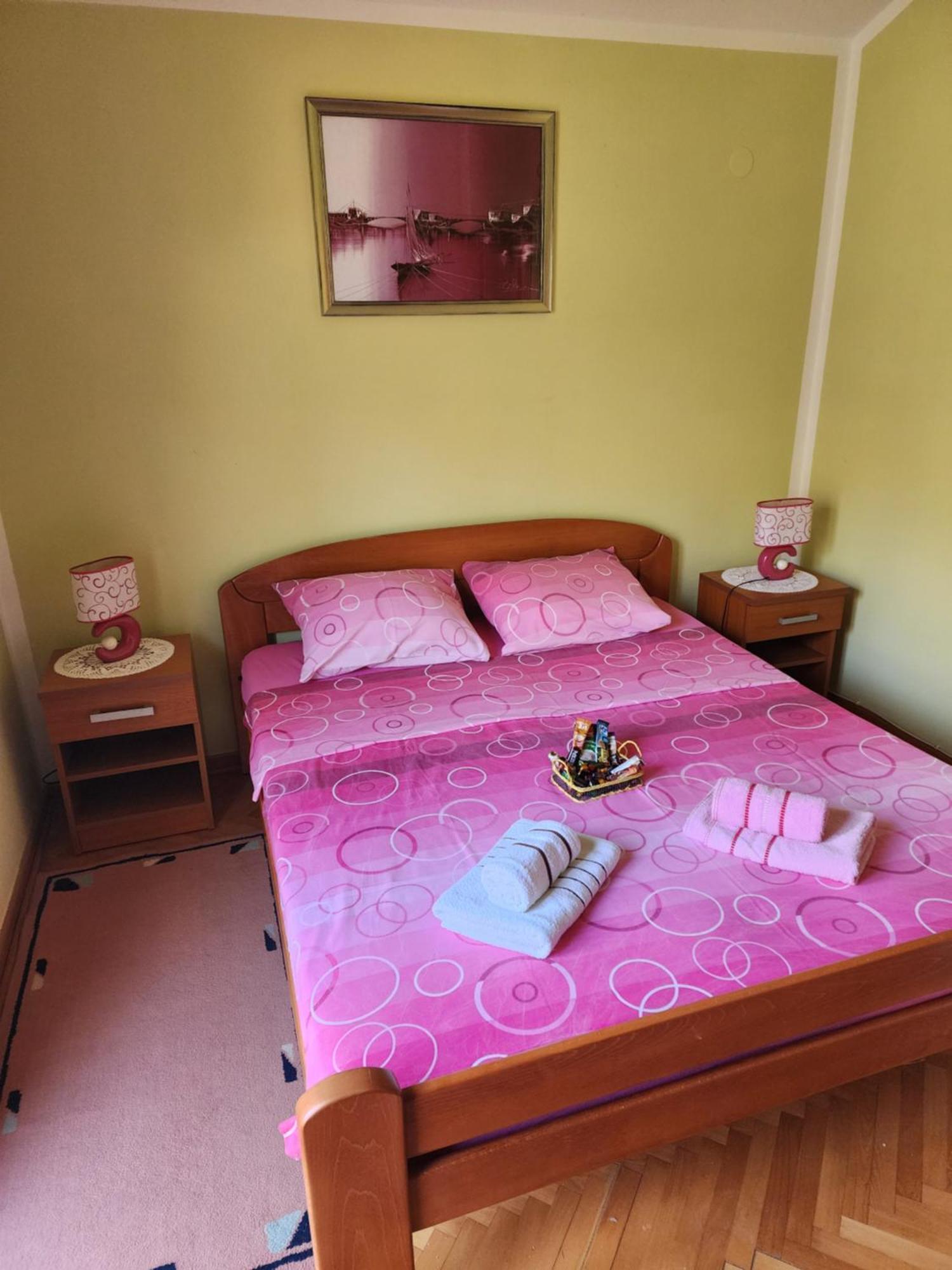 Lorena Rooms Risan Exteriér fotografie