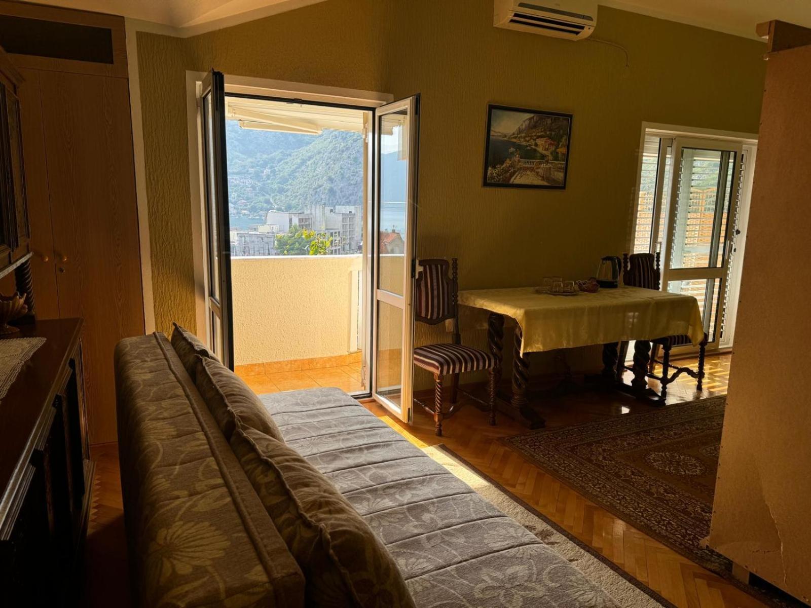Lorena Rooms Risan Exteriér fotografie